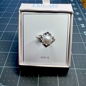 Dillards pearl silver ring - size 9